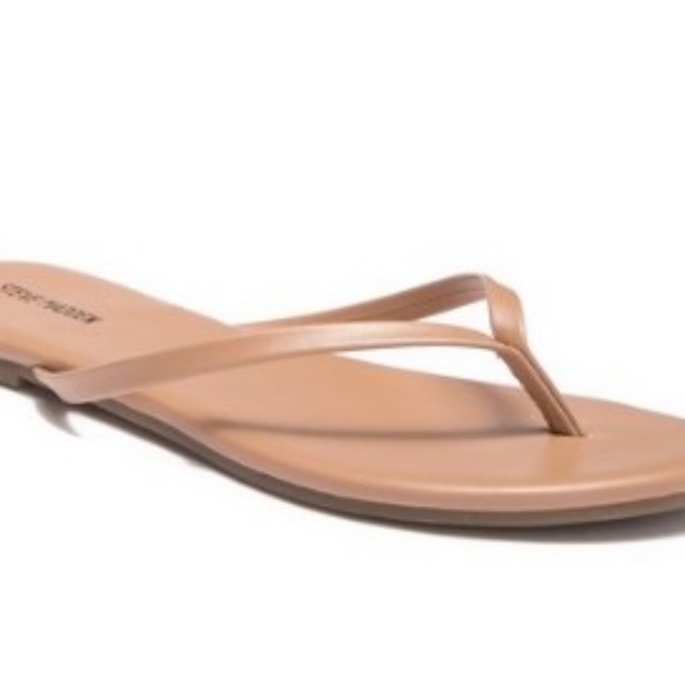 Winter Vacay! Steve Madden Flip Flop